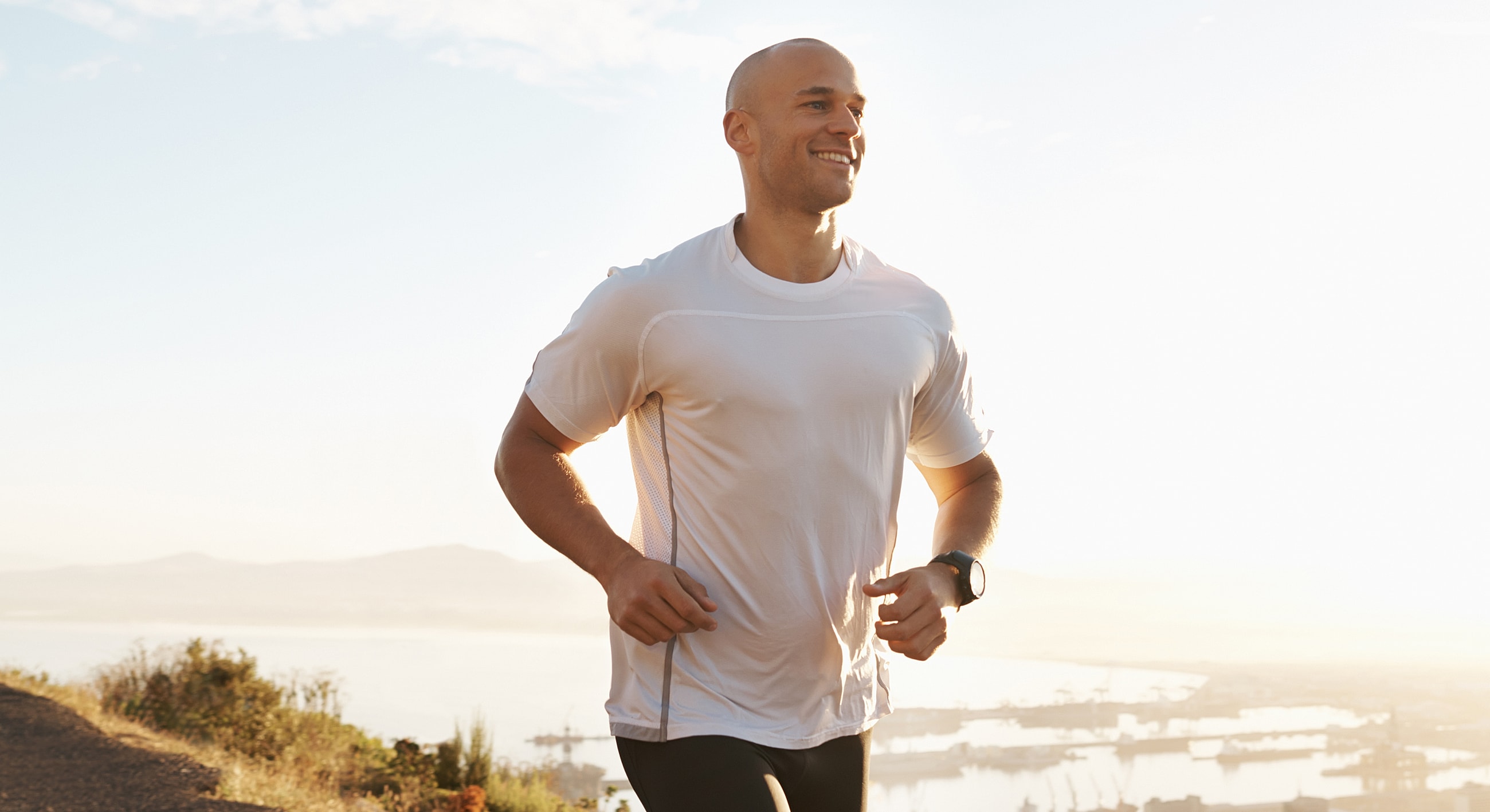 NYC ventrial hernia repair model jogging outdoors with a scenic background.